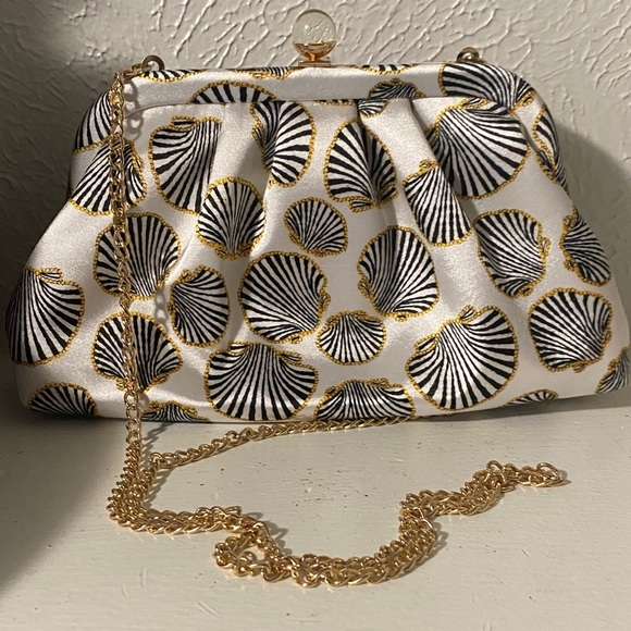 Isaac Mizrahi Handbags - Isaac Mizrahi White and Gold Shell Clutch